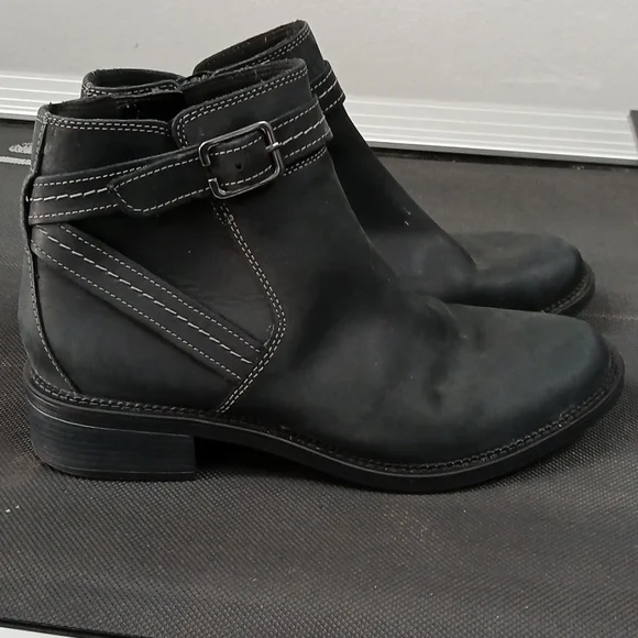 Clarks Collection Maye Strap Ankle Boot size 11 black - Picture 1 of 6